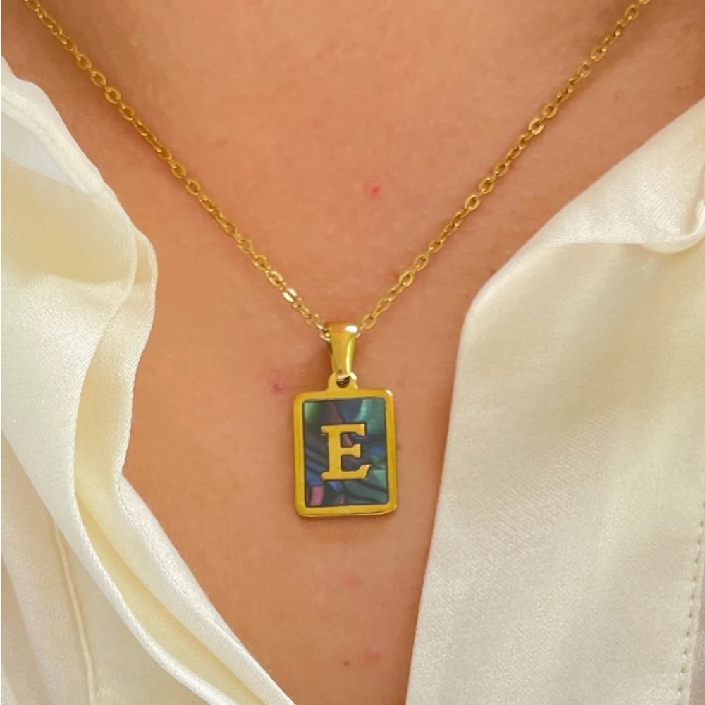Initial necklace - Picture 4 of 6